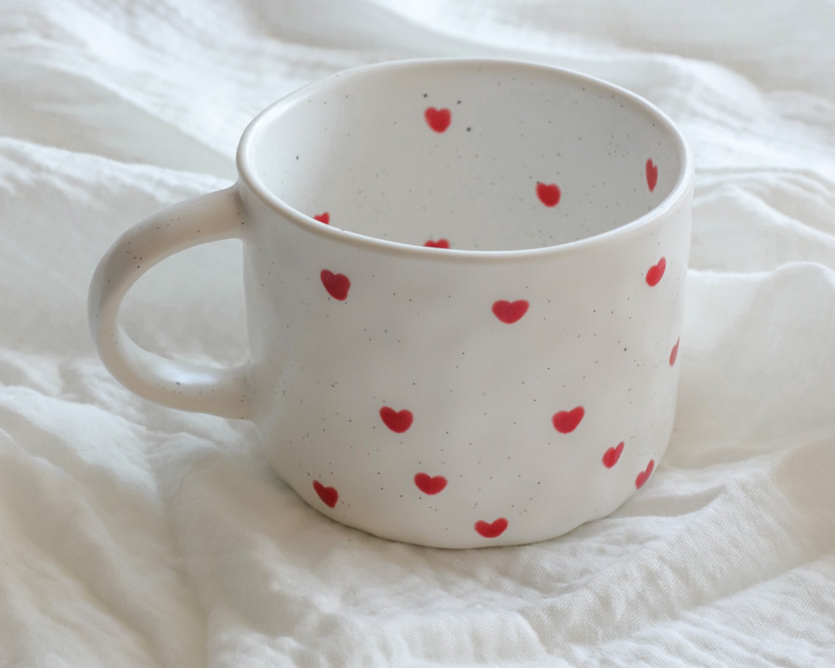 Tasse cœurs rouges minimaliste