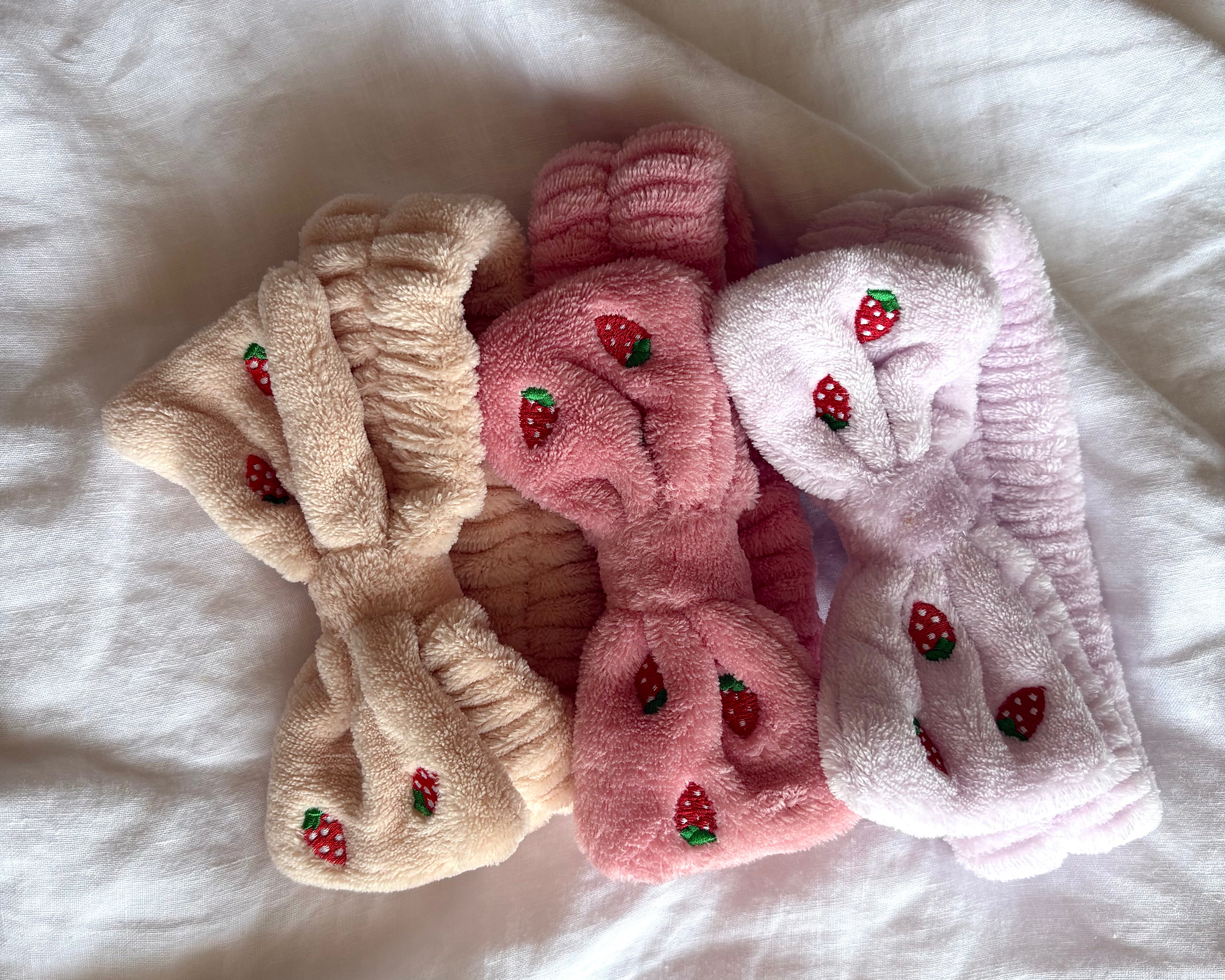 Bandeau self-care fraises brodées