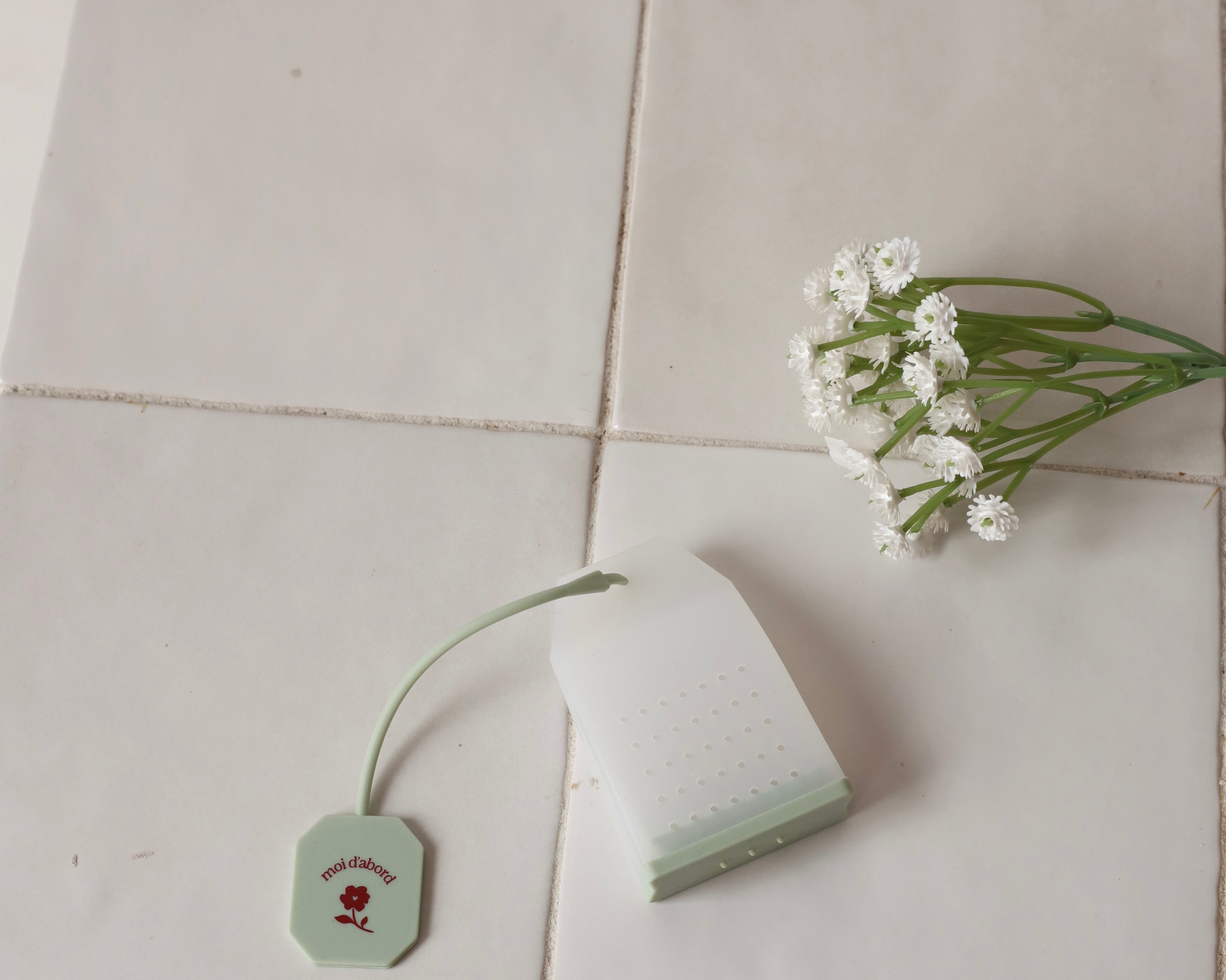 Infuseur en silicone Moi d'abord - vert sauge