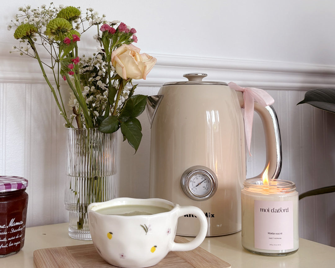 Tasse en céramique Citrons et fleurs de Moi d’abord avec citrons jaunes et fleurs lilas