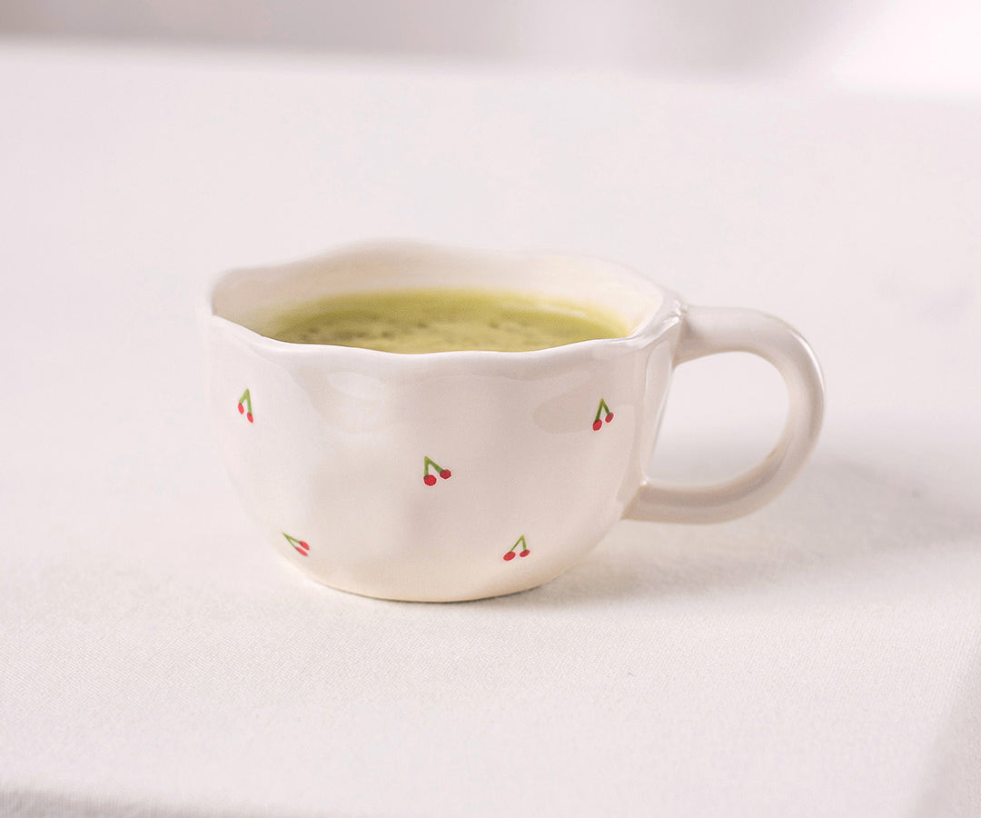 Tasse en céramique Cerisette de Moi d’abord avec petites cerises rouges