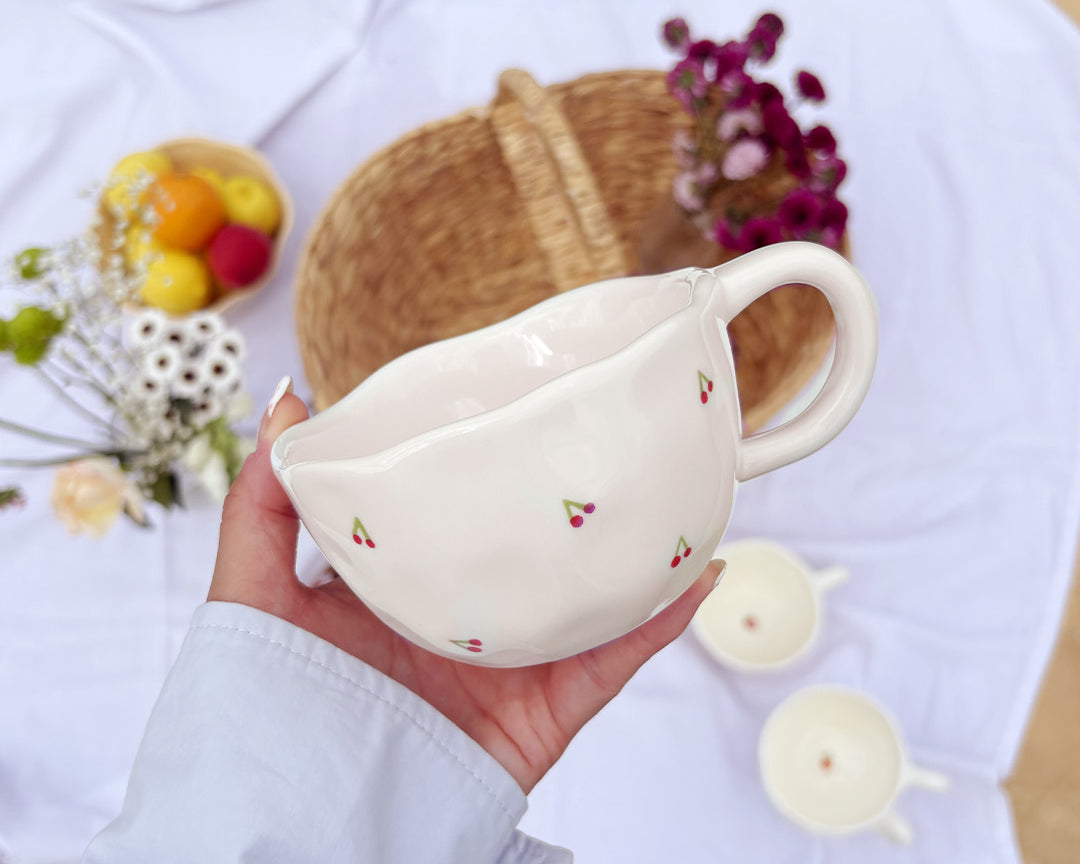 Tasse en céramique Cerisette de Moi d’abord avec petites cerises rouges