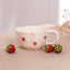 Tasse en céramique Rayures de fraises de Moi d’abord avec rayures rose pâle et fraises rouges
