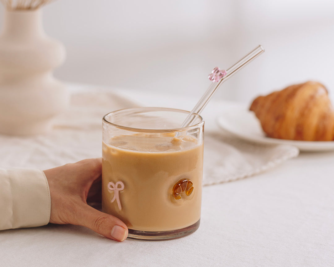 Verre Croissants & boucles de Moi d’abord avec icônes de croissants et boucles roses en relief