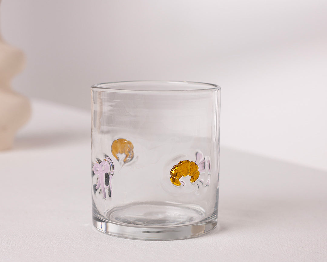 Verre Croissants & boucles de Moi d’abord avec icônes de croissants et boucles roses en relief