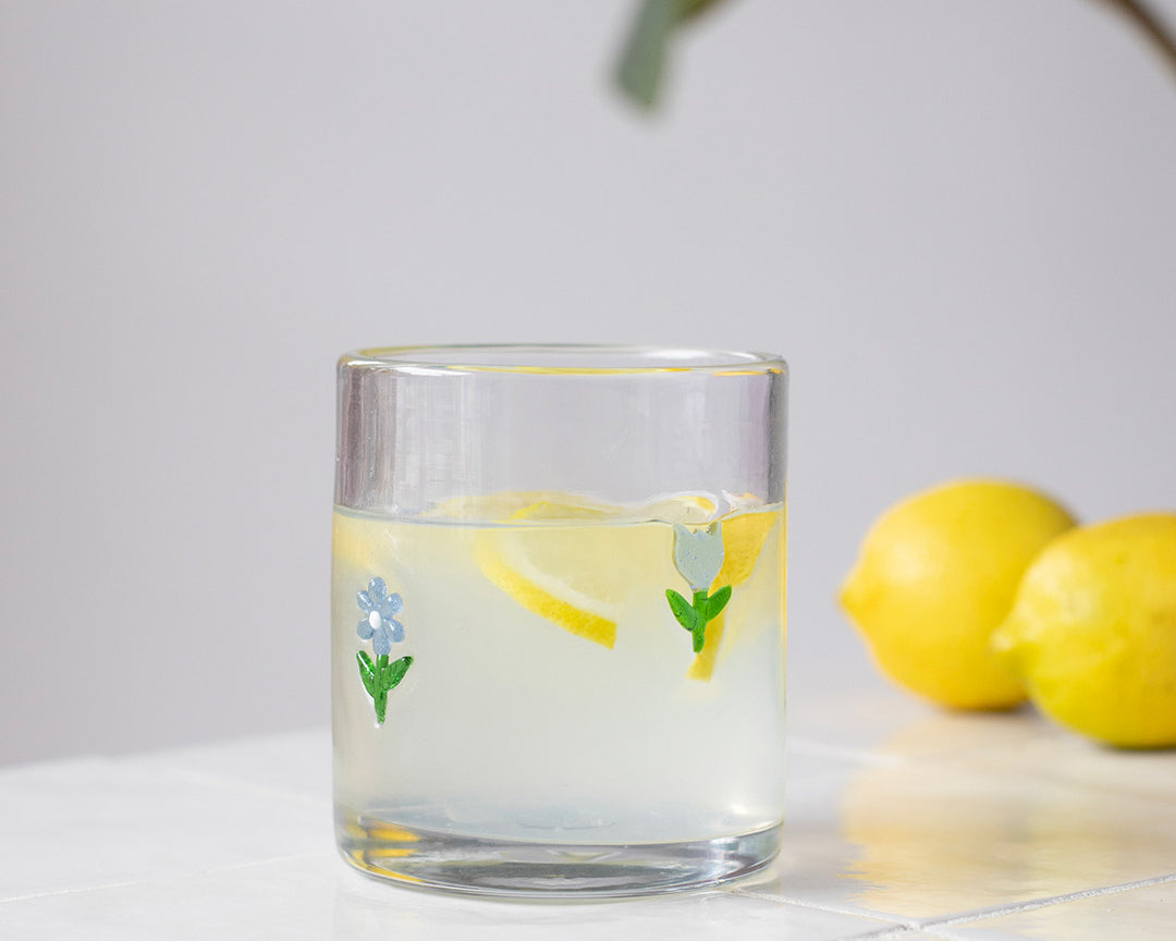 Verre Fleurs bleues de Moi d’abord avec icônes de fleurs bleues en relief