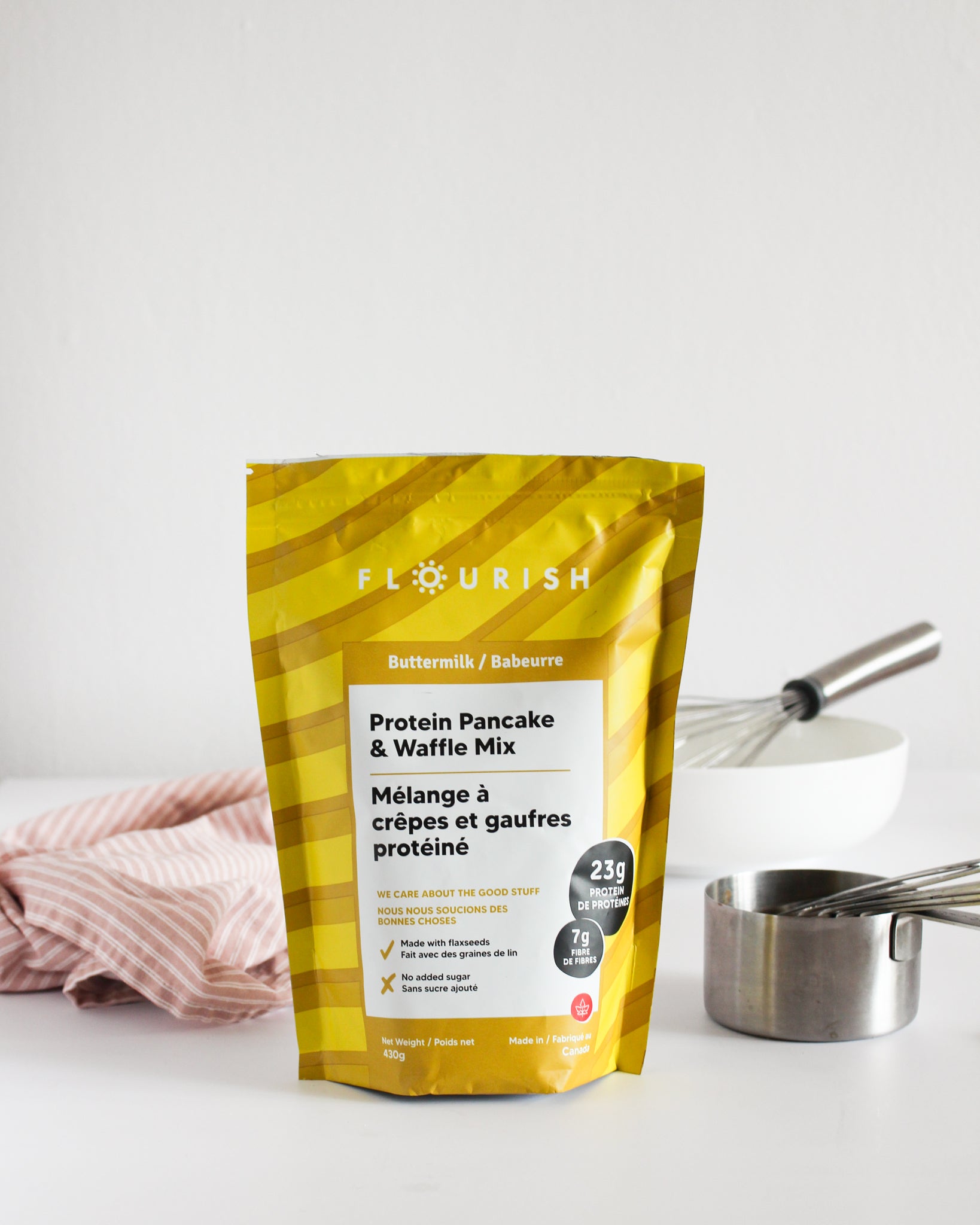 Mélange à crêpes & gaufres protéinées au babeurre Flourish Moi d'abord
